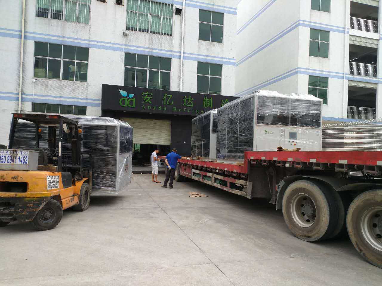 60 hp air cooled chiller.jpg